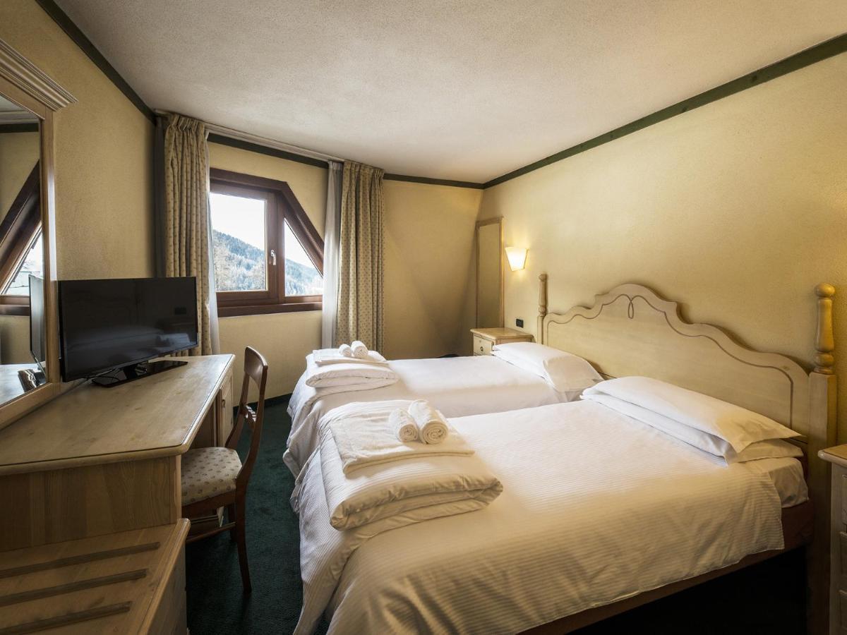 Hotel Th Pila Esterno foto