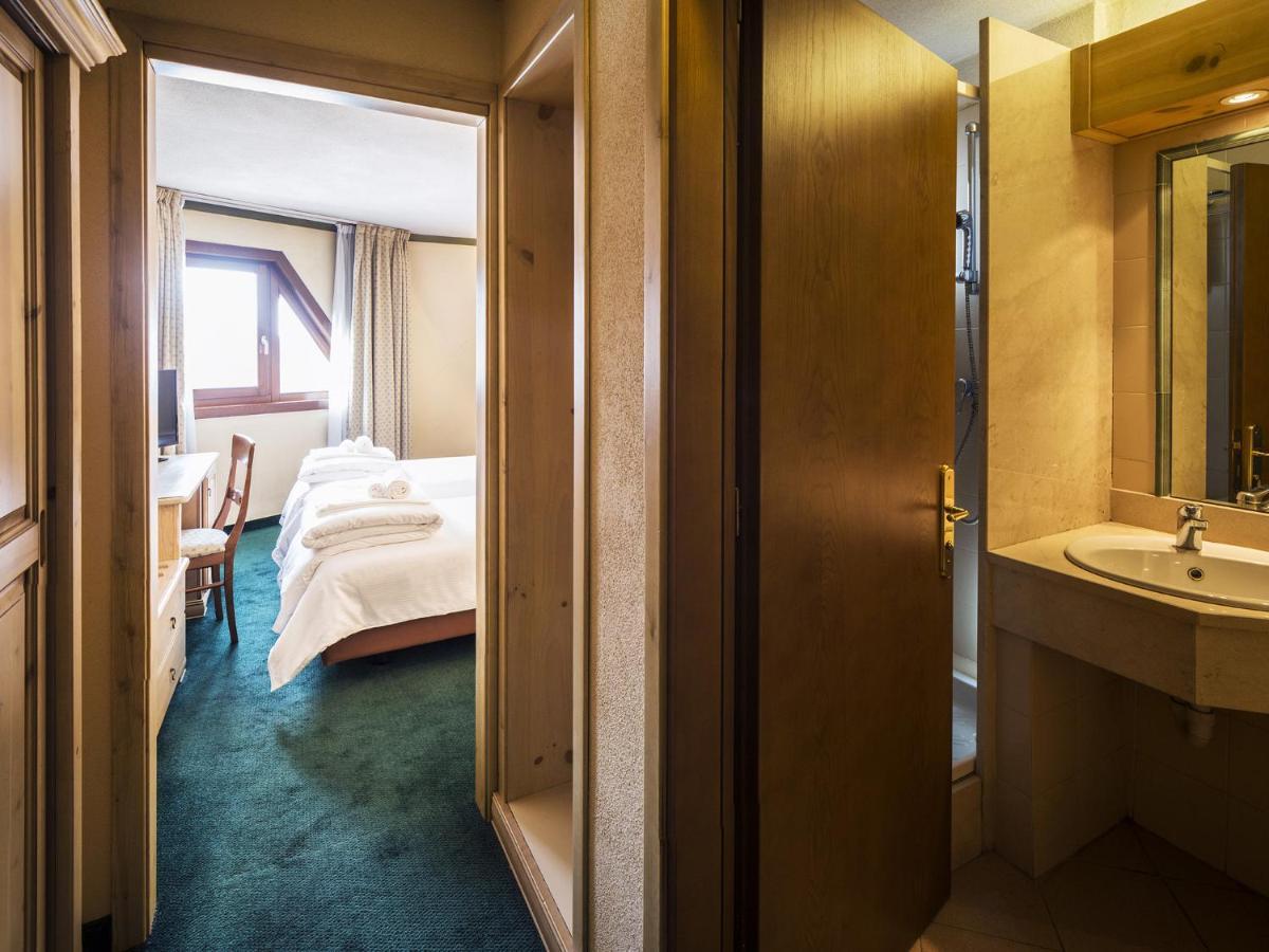 Hotel Th Pila Esterno foto