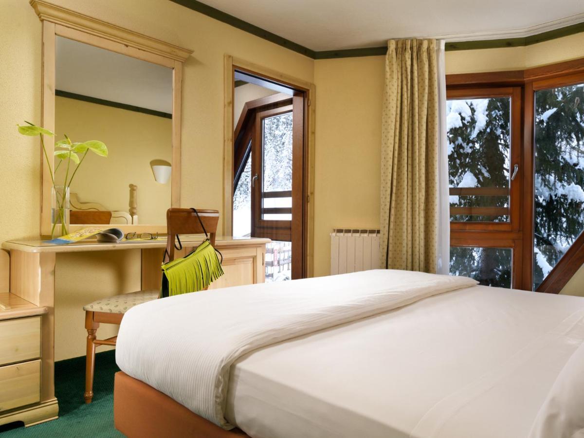 Hotel Th Pila Esterno foto